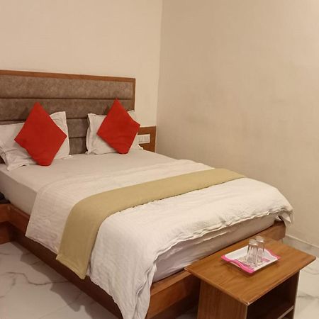 Hotel New Lake View アーメダバード エクステリア 写真