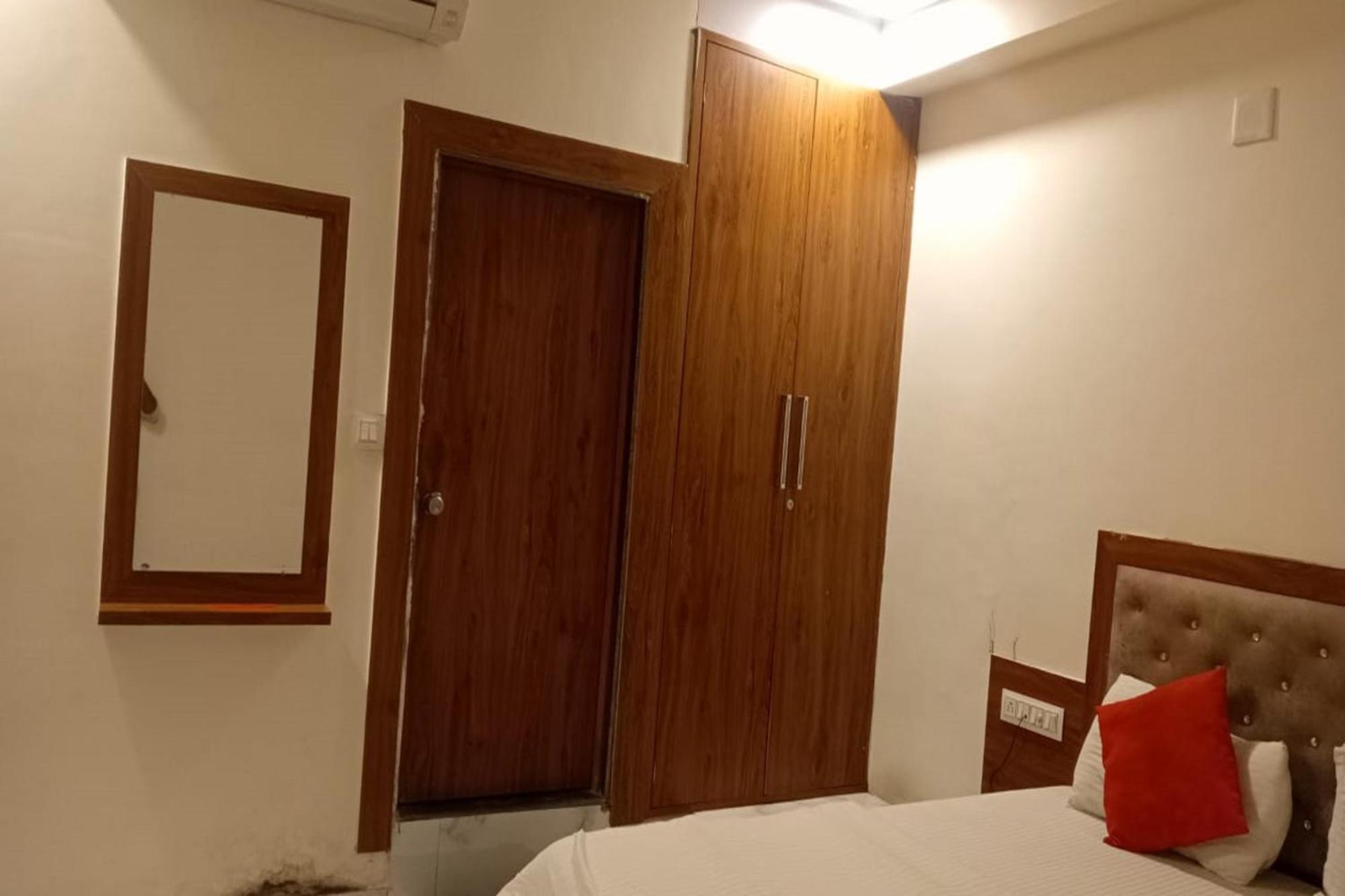 Hotel New Lake View アーメダバード エクステリア 写真